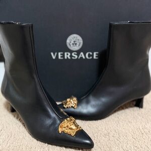 Versace La Medusa Black Leather Ankle
Boots NEW Authentic
